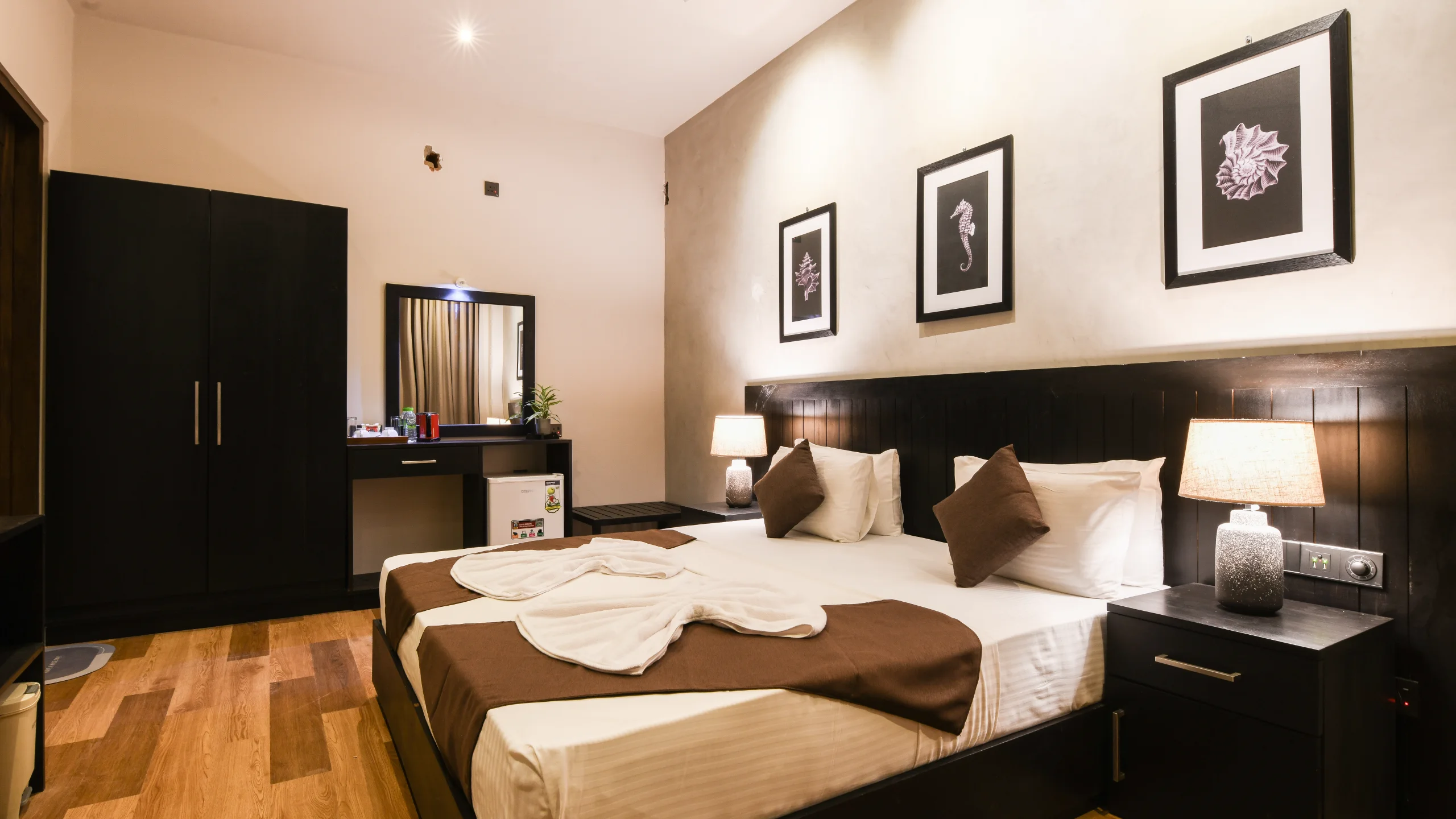 Double room at Hiriketiya Beach Resort with modern amenities in Hiriketiya