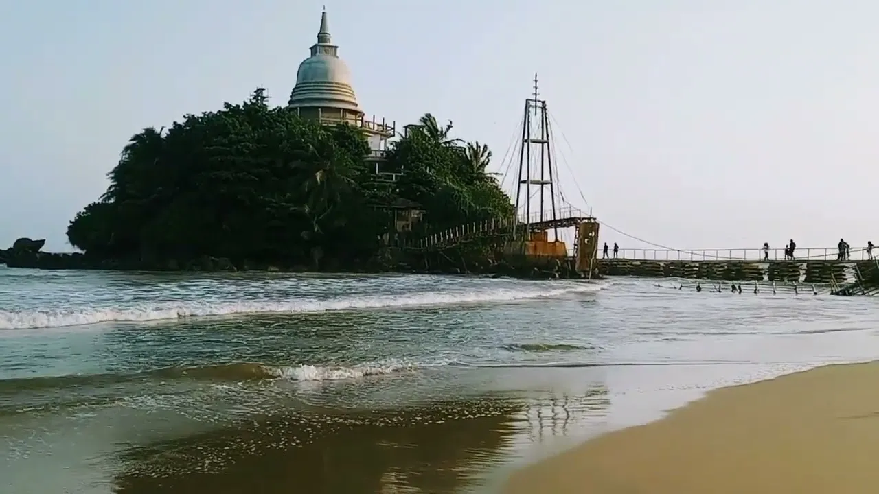 Matara Paravi Duwa Temple