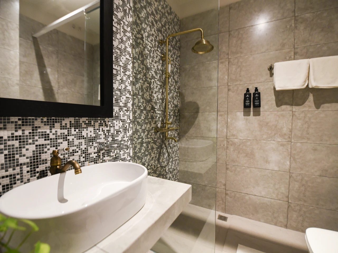 Deluxe Double Room with Side Sea View