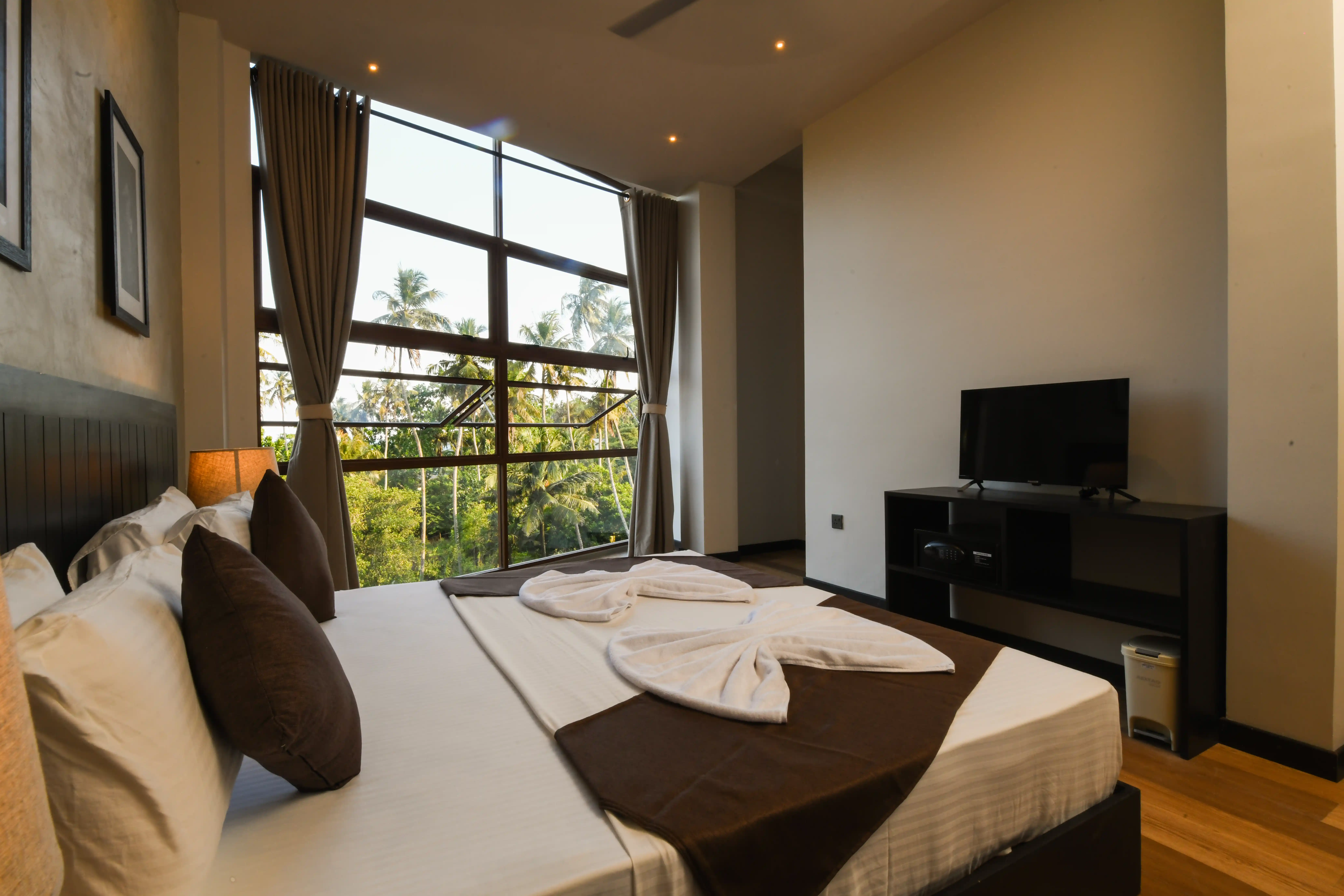 Double room at Hiriketiya Beach Resort with modern amenities in Hiriketiya