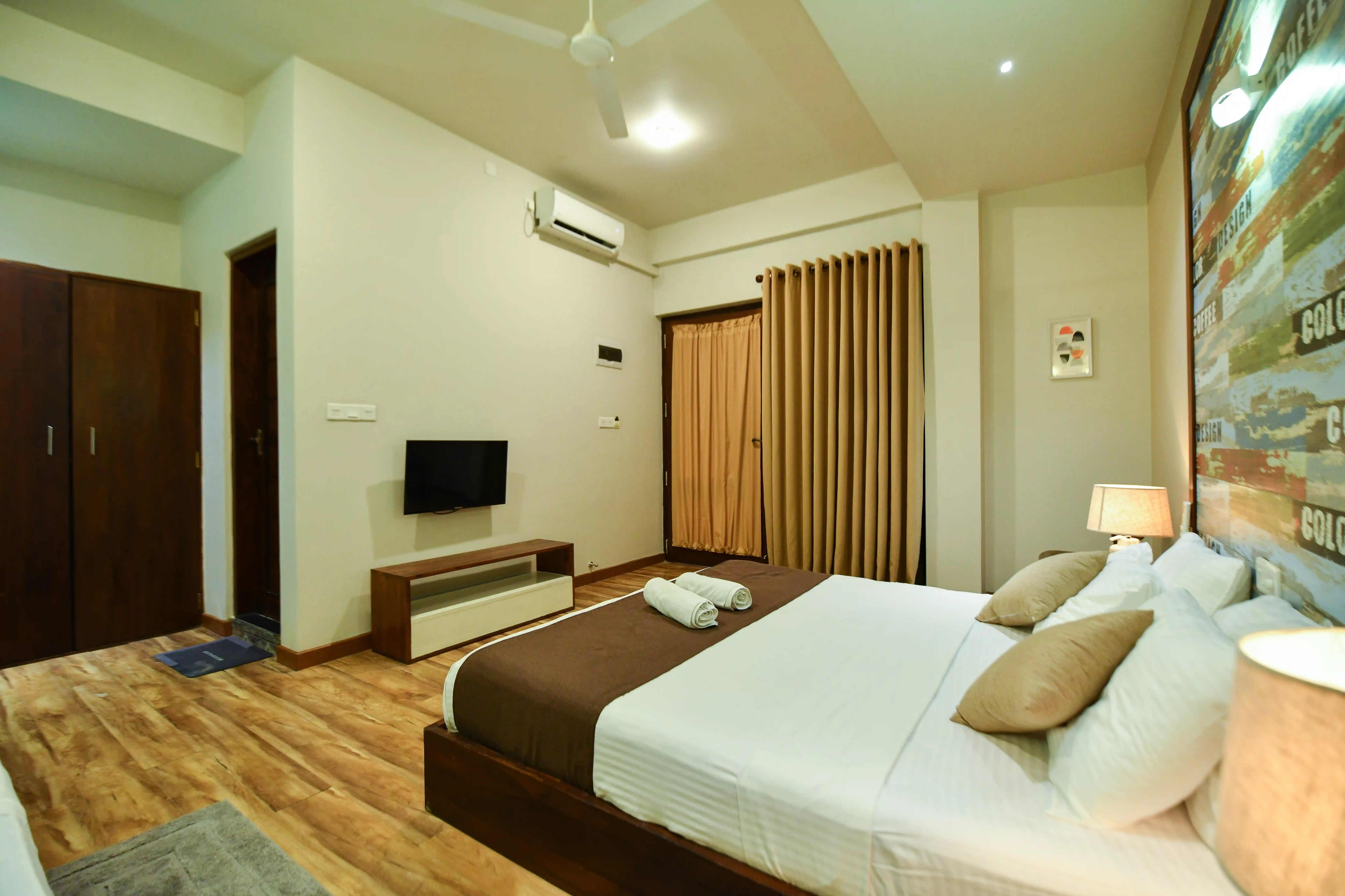 Deluxe Triple room at Hiriketiya Beach Resort with modern amenities in Hiriketiya