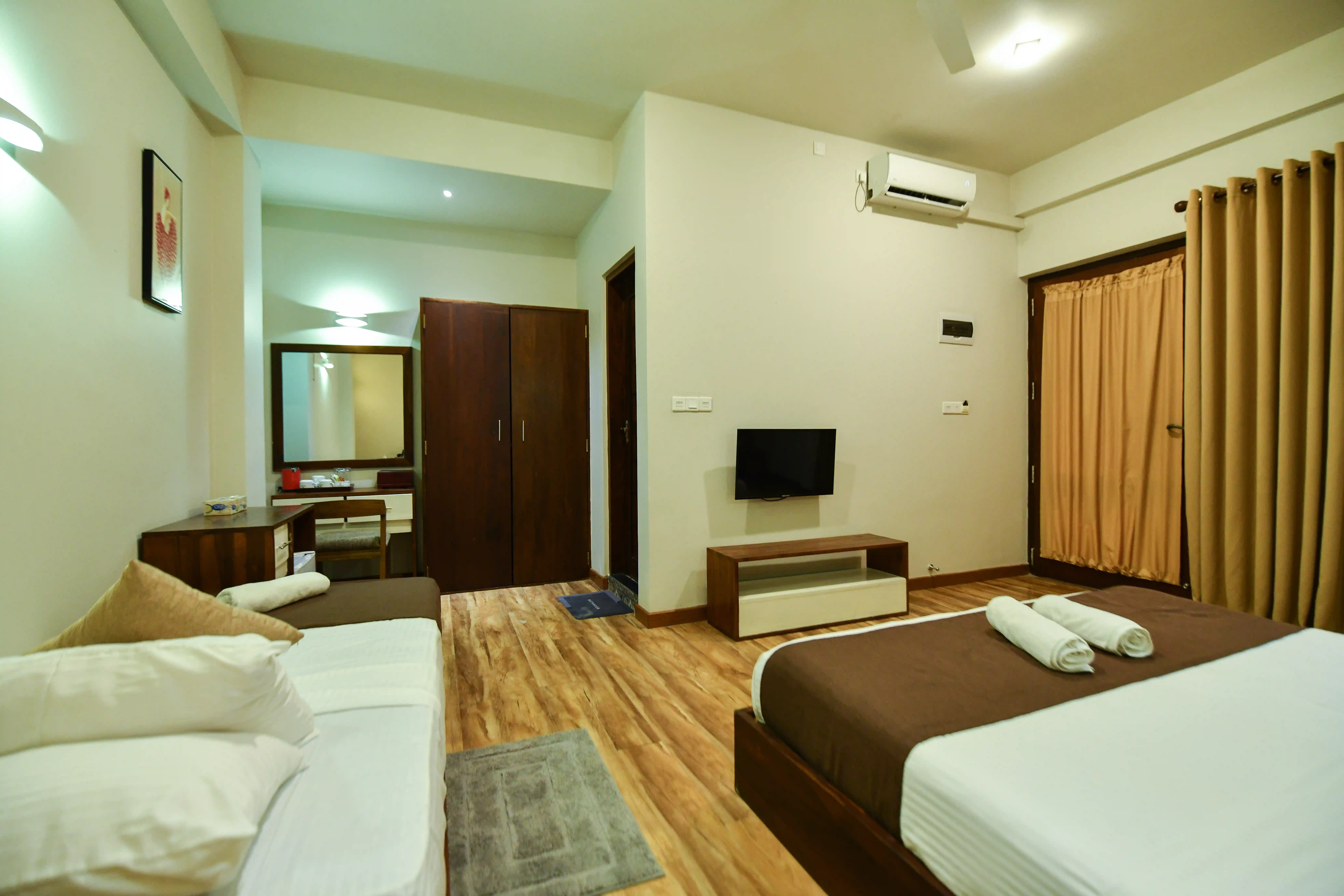 Deluxe Triple room at Hiriketiya Beach Resort with modern amenities in Hiriketiya
