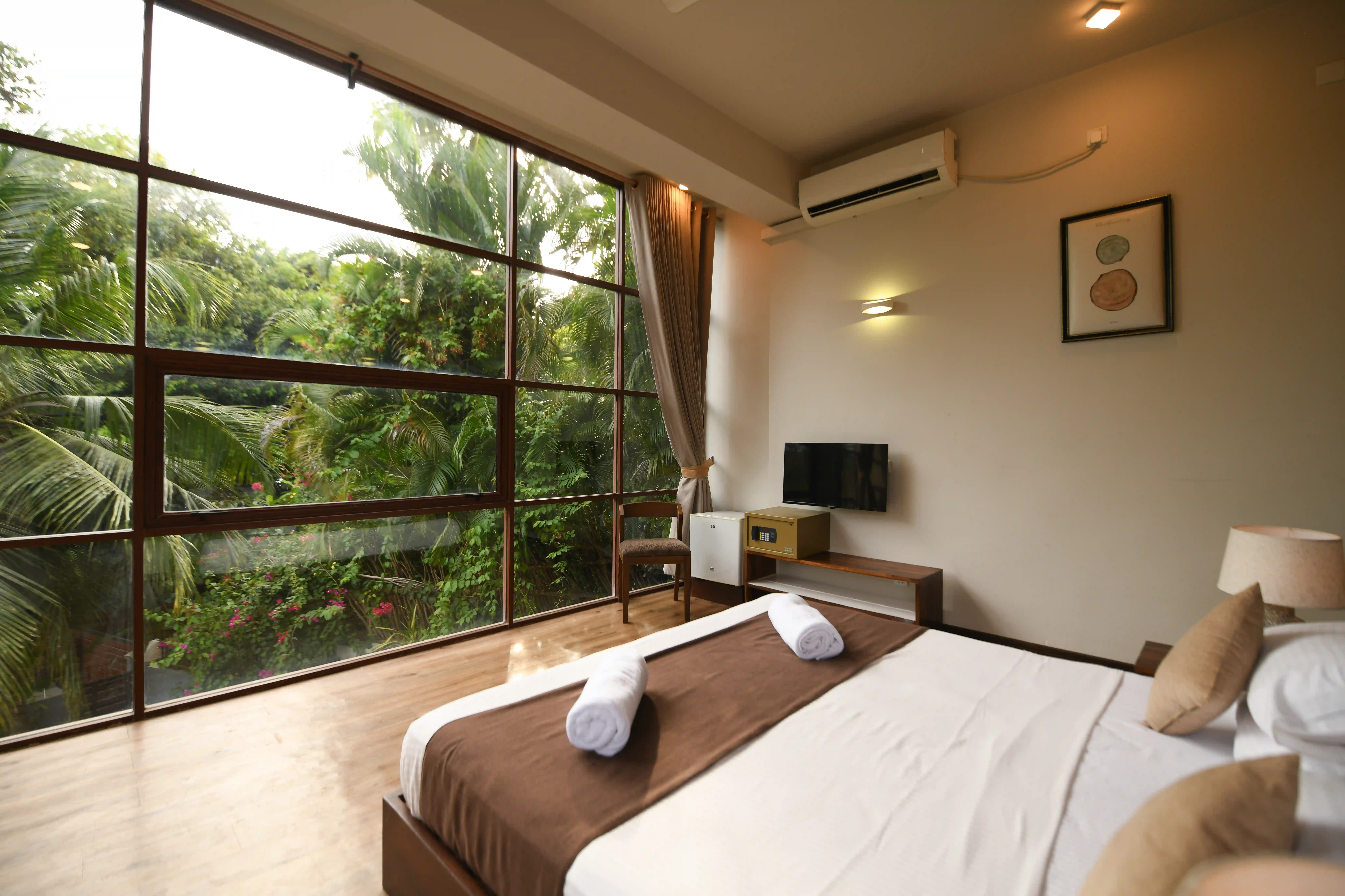 Double room at Hiriketiya Beach Resort with modern amenities in Hiriketiya
