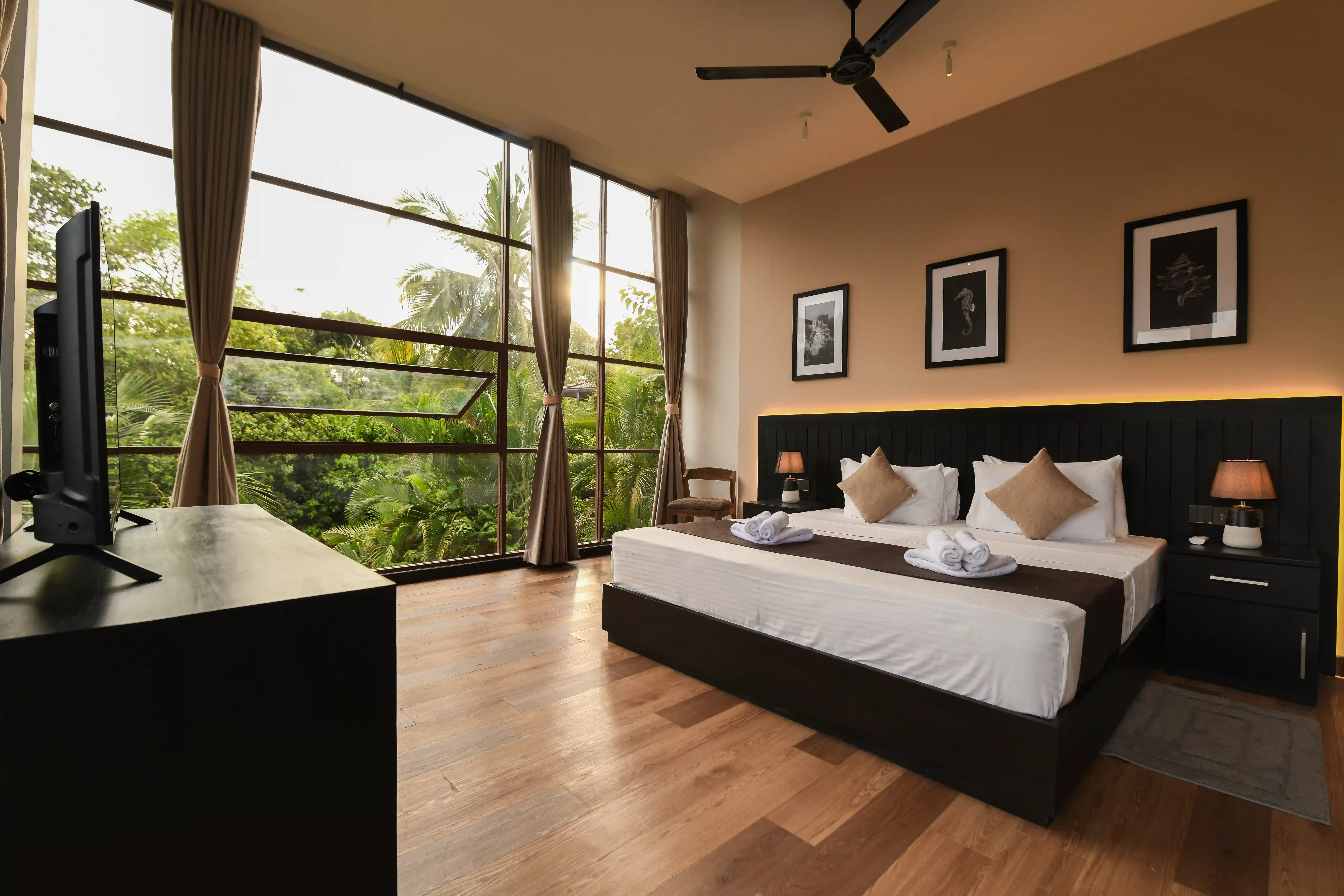 Superior King Room at Hiriketiya Beach Resort with modern amenities in Hiriketiya