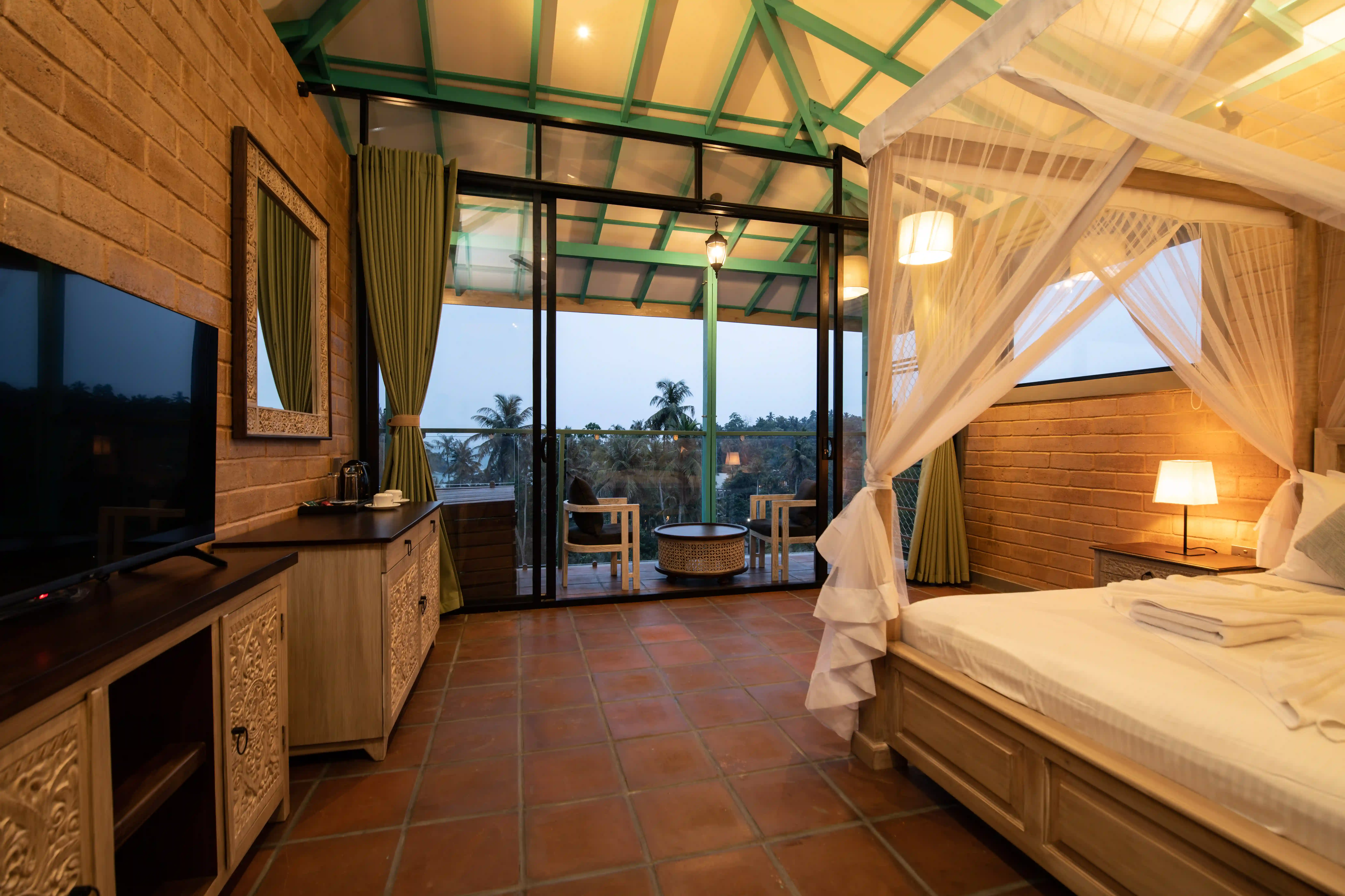Superior suite with sea view room at Hiriketiya Beach Resort with modern amenities in Hiriketiya