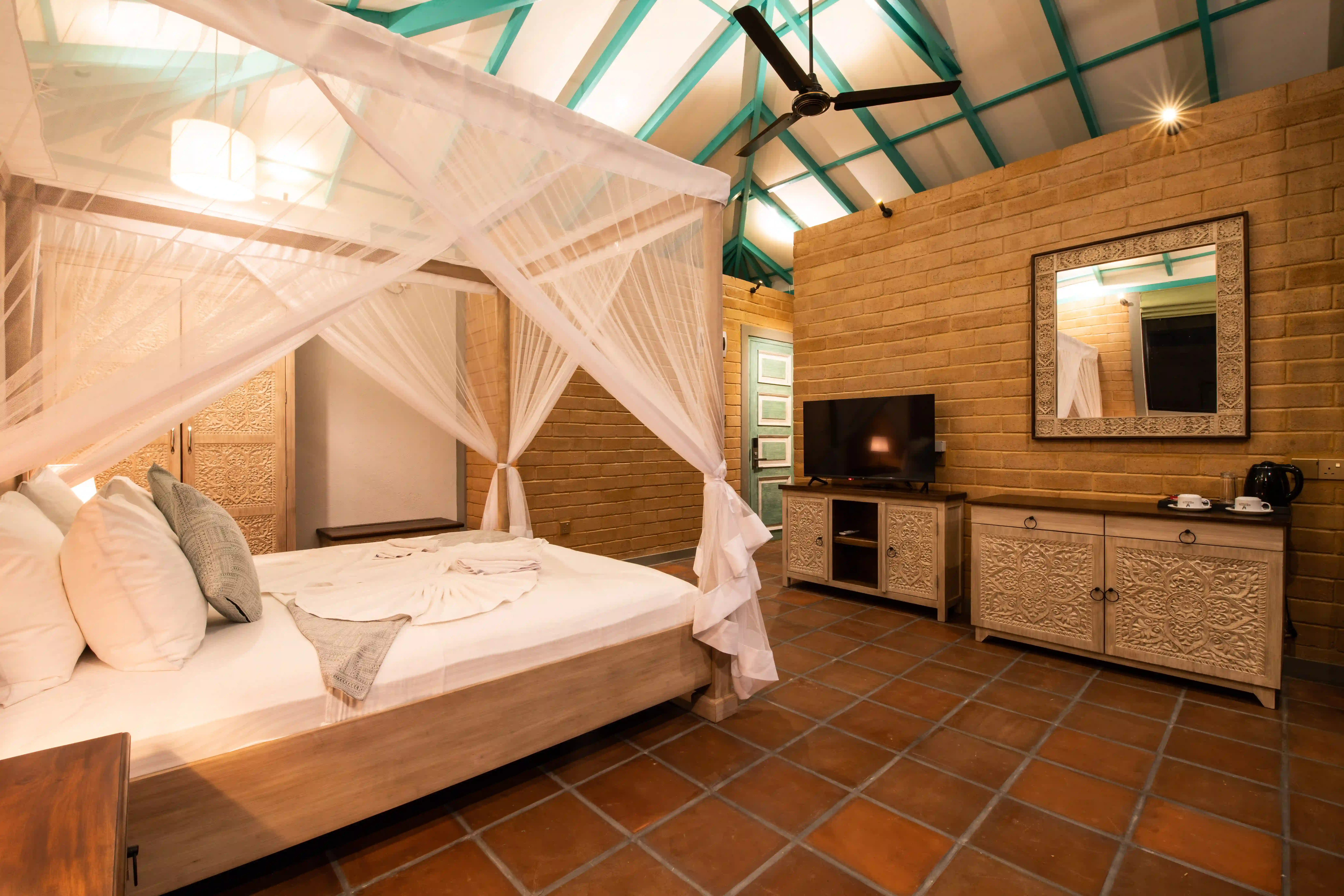 Superior suite with sea view room at Hiriketiya Beach Resort with modern amenities in Hiriketiya