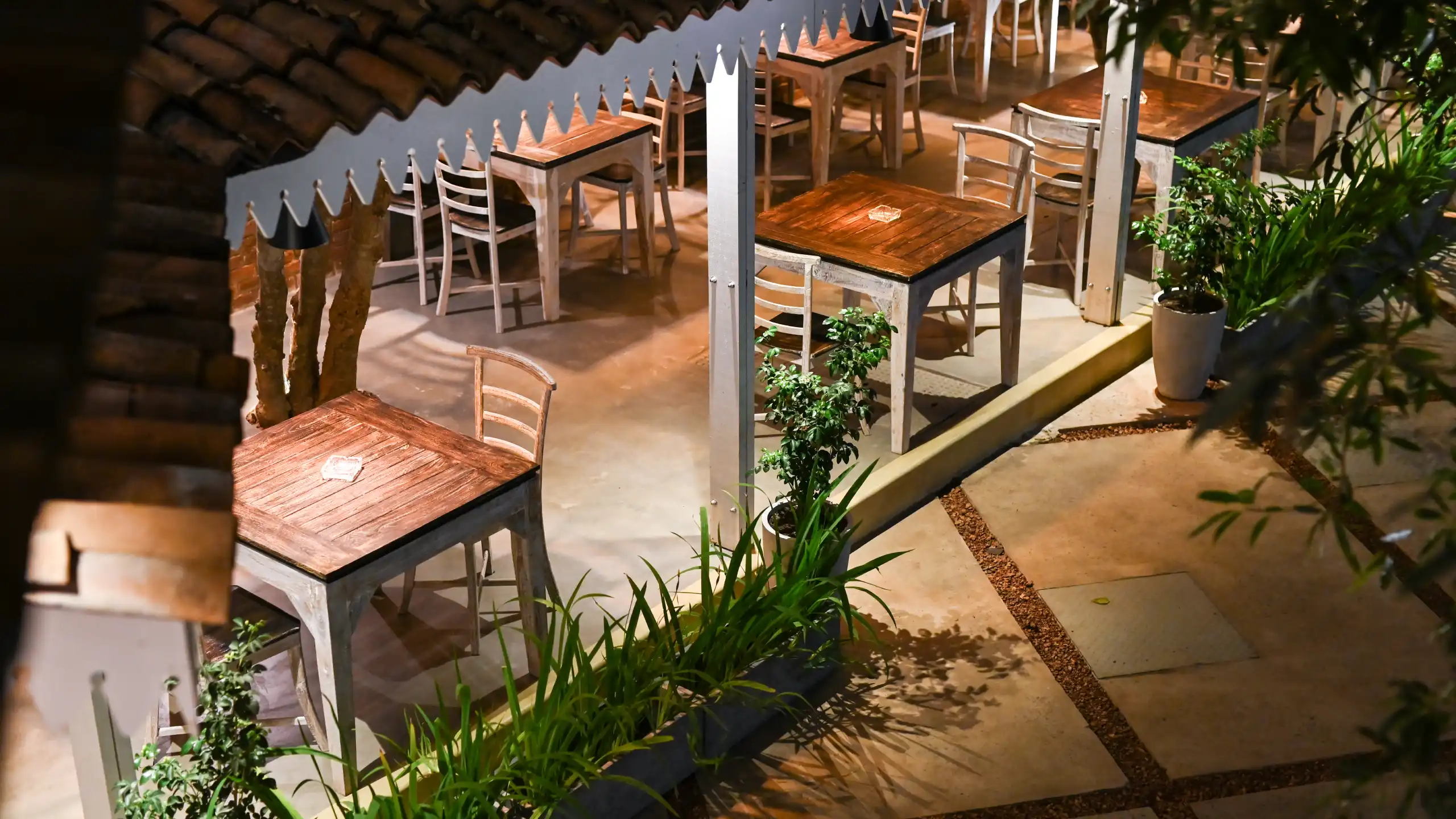 Breakfast Hiriketiya dining area and bar at Hiriketiya Beach Resort