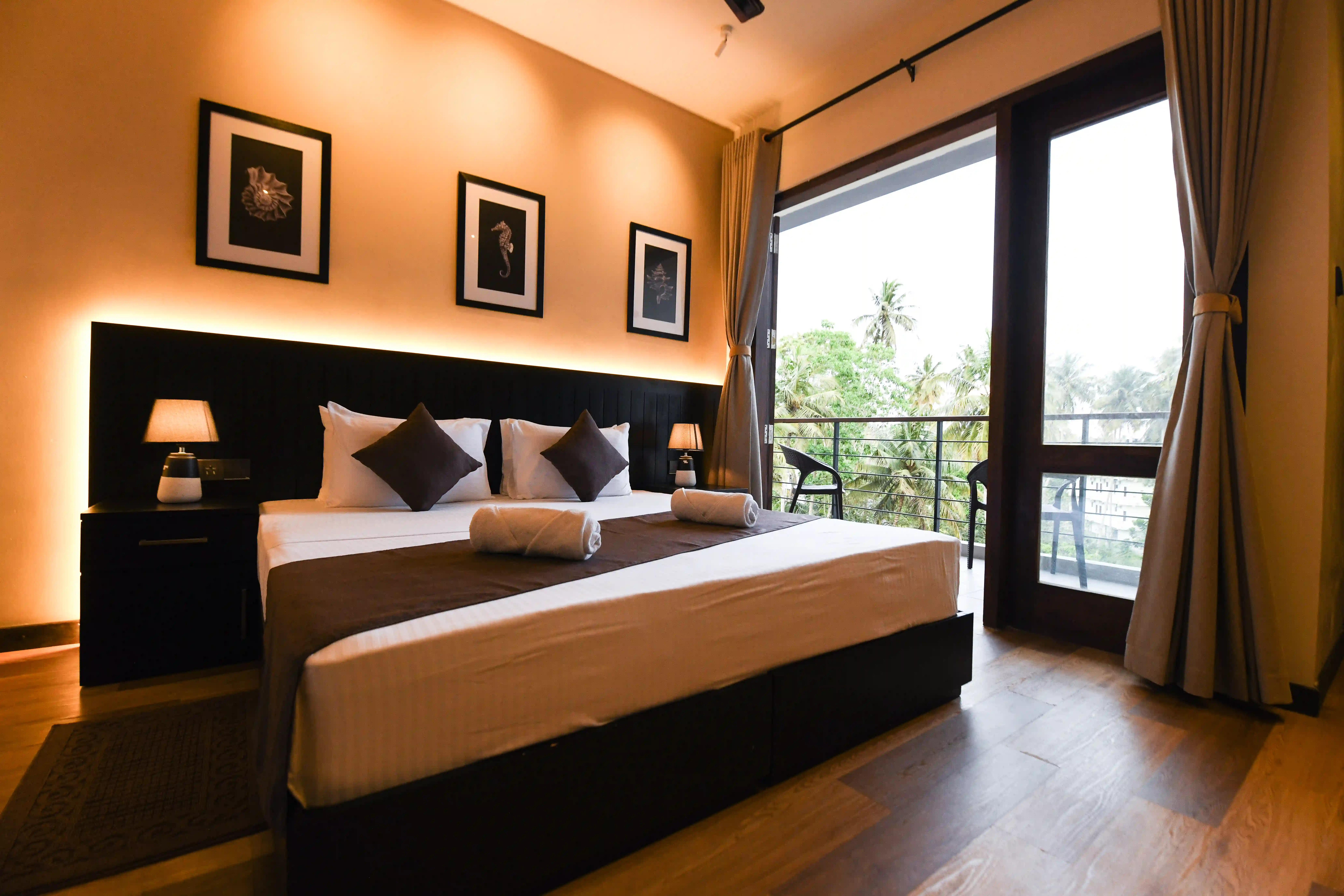 Double room at Hiriketiya Beach Resort with modern amenities in Hiriketiya