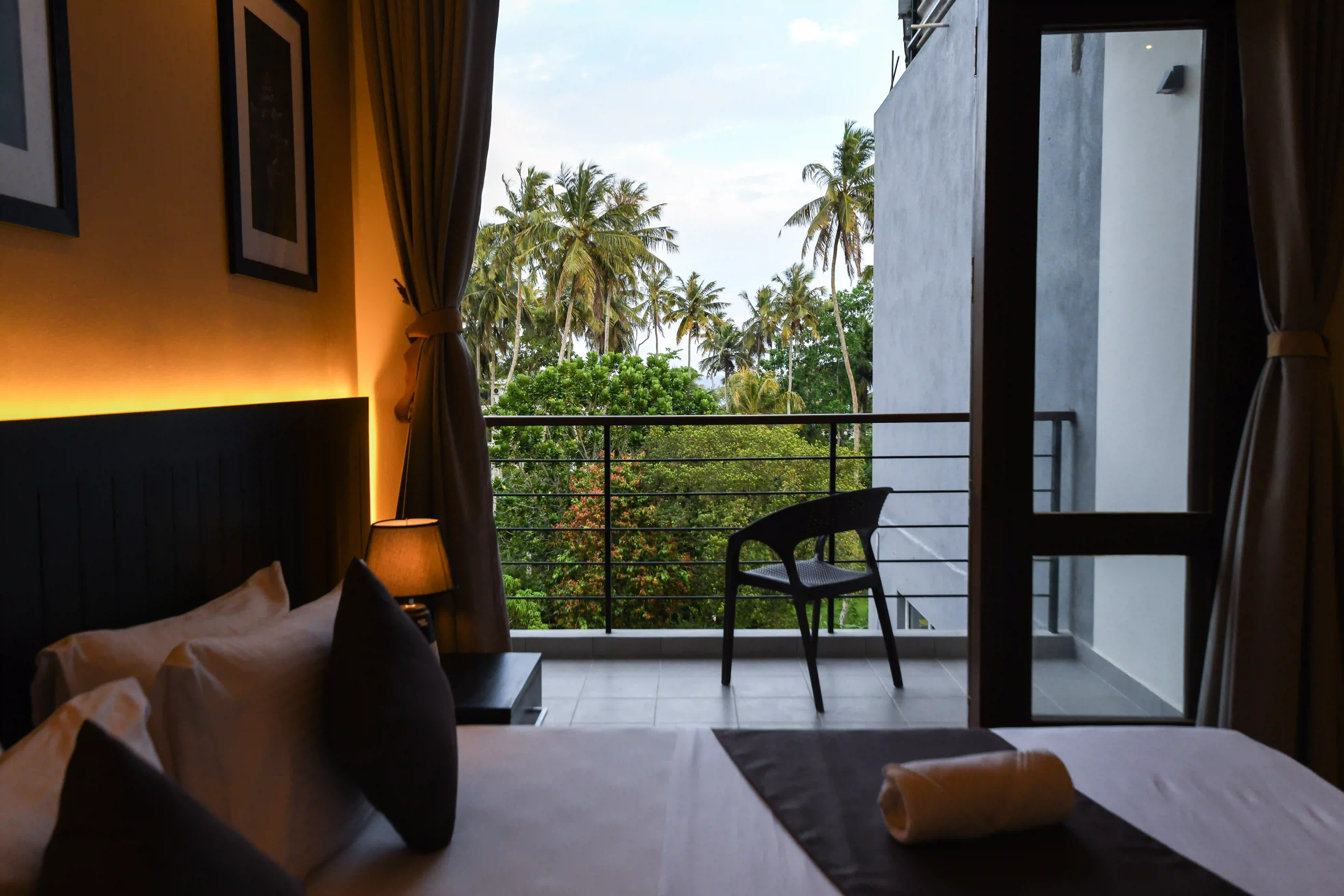 Double room at Hiriketiya Beach Resort with modern amenities in Hiriketiya