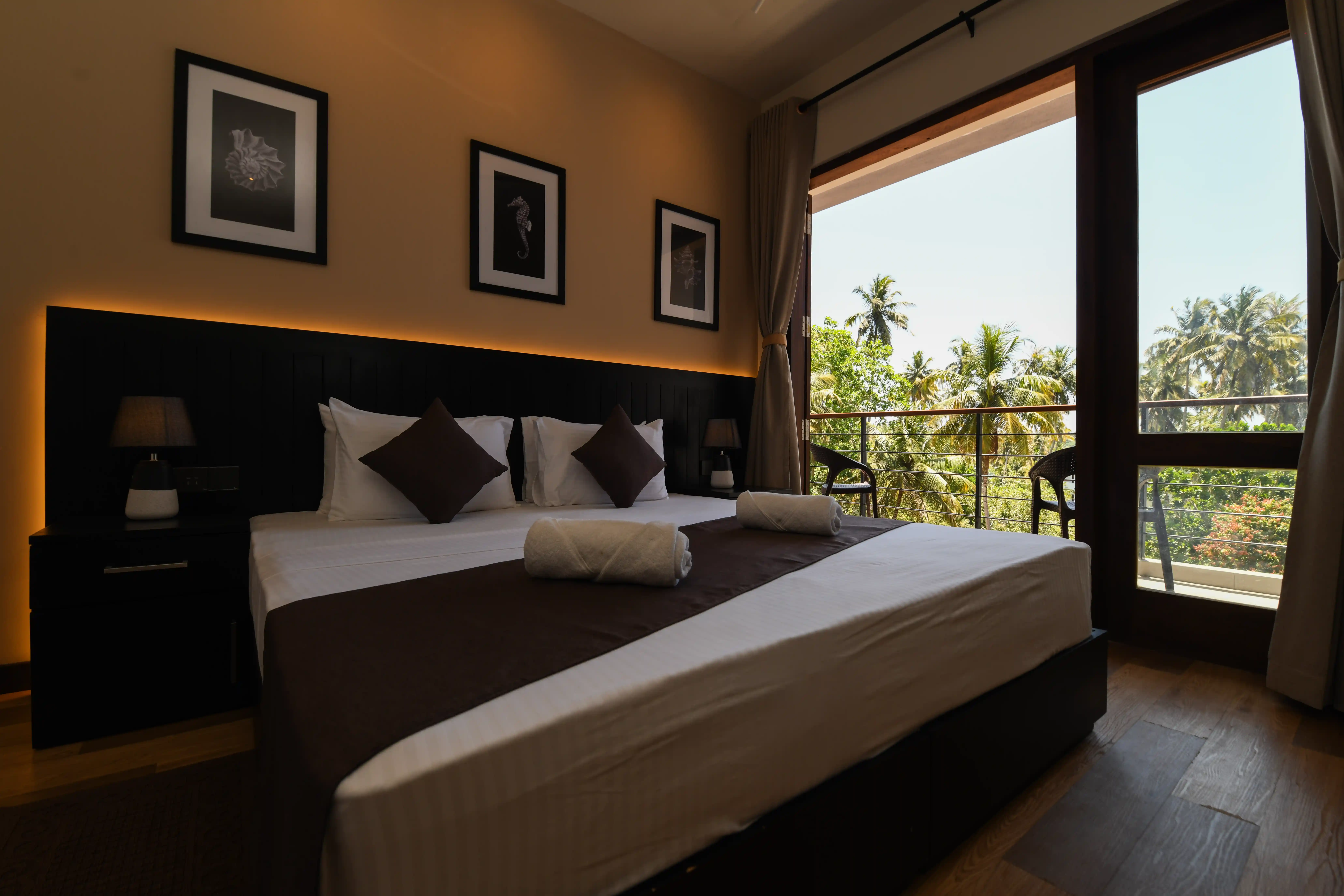 Double room at Hiriketiya Beach Resort with modern amenities in Hiriketiya