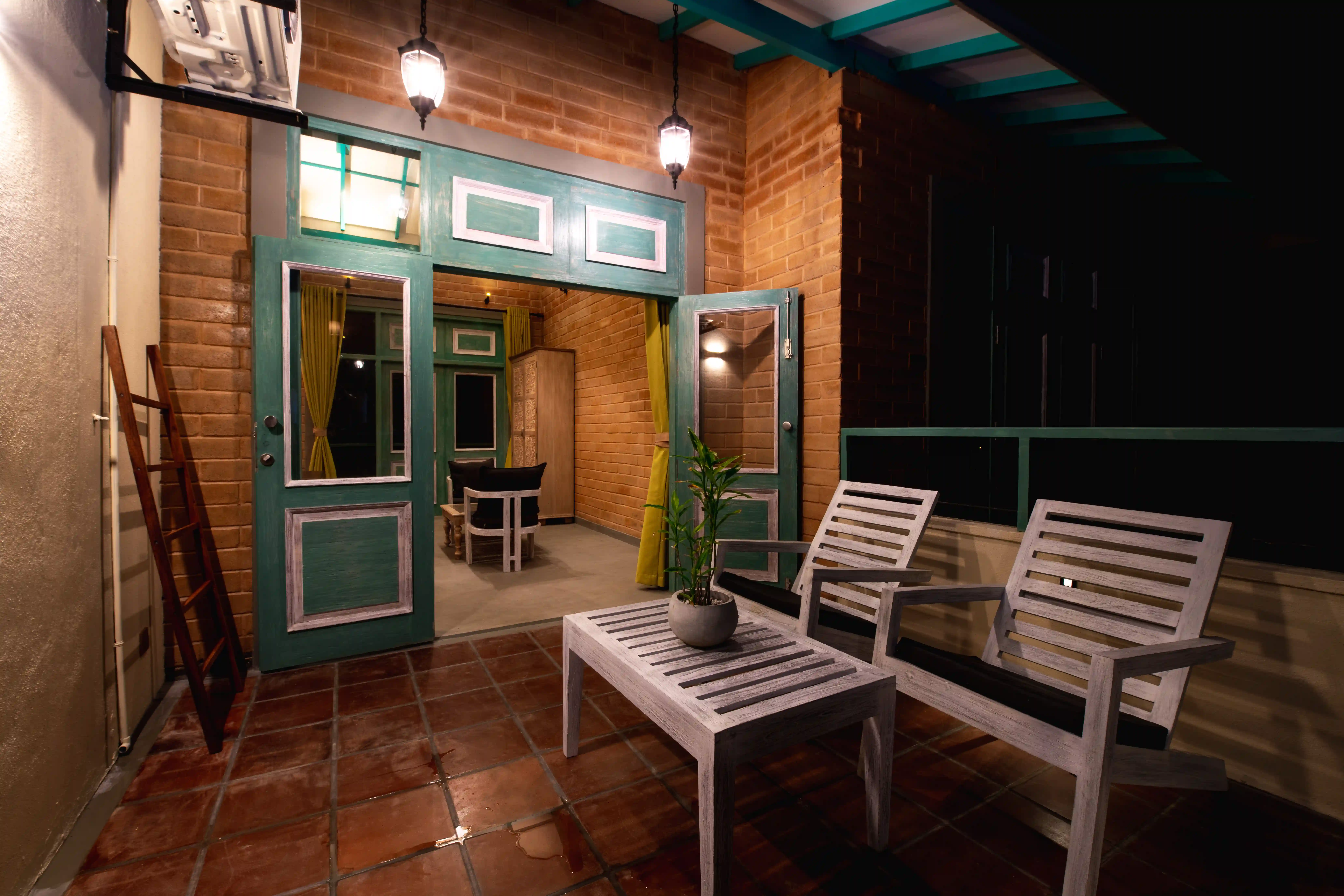 Superior Suite at Hiriketiya Beach Resort with modern amenities in Hiriketiya