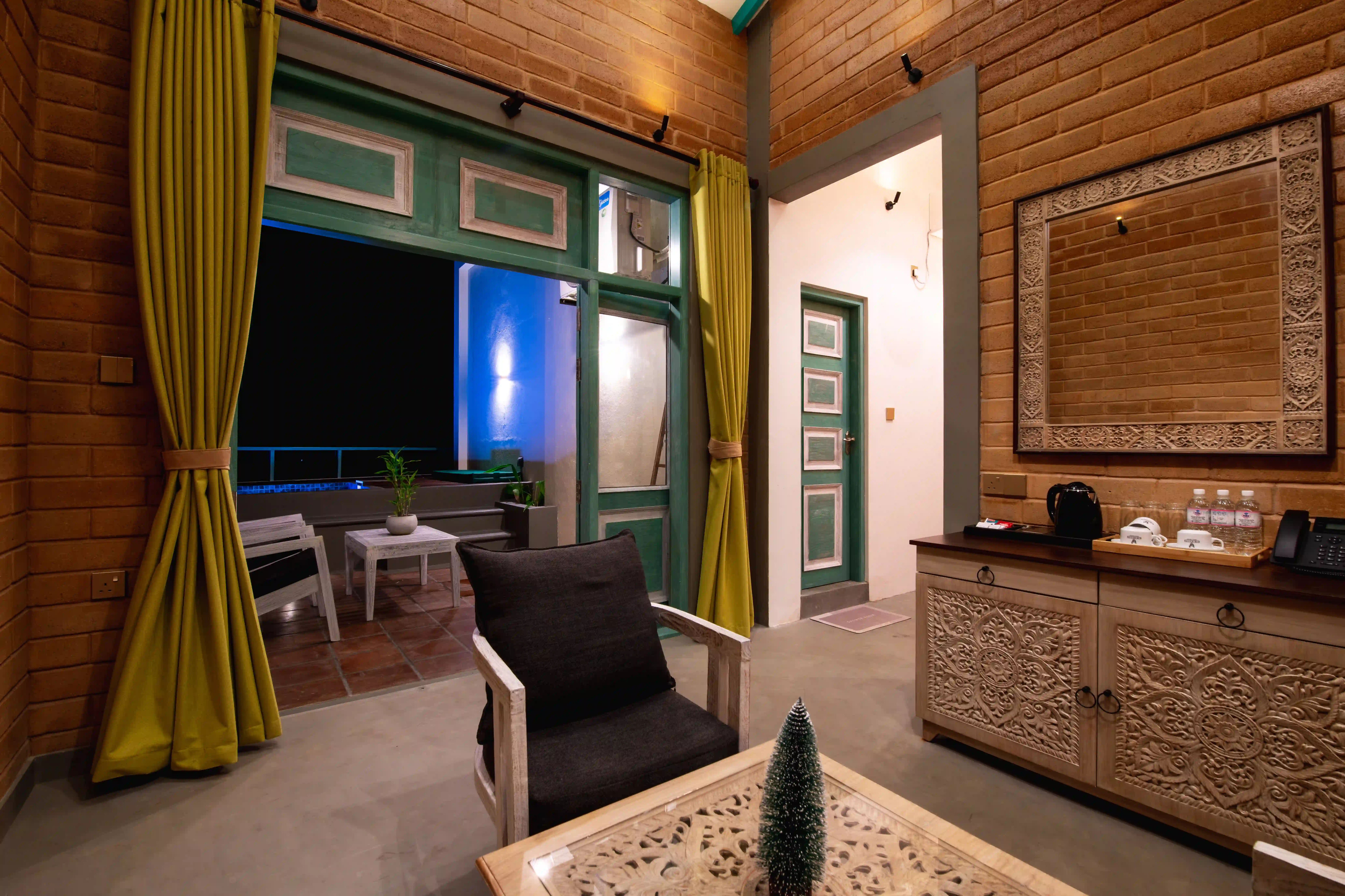 Superior Suite at Hiriketiya Beach Resort with modern amenities in Hiriketiya