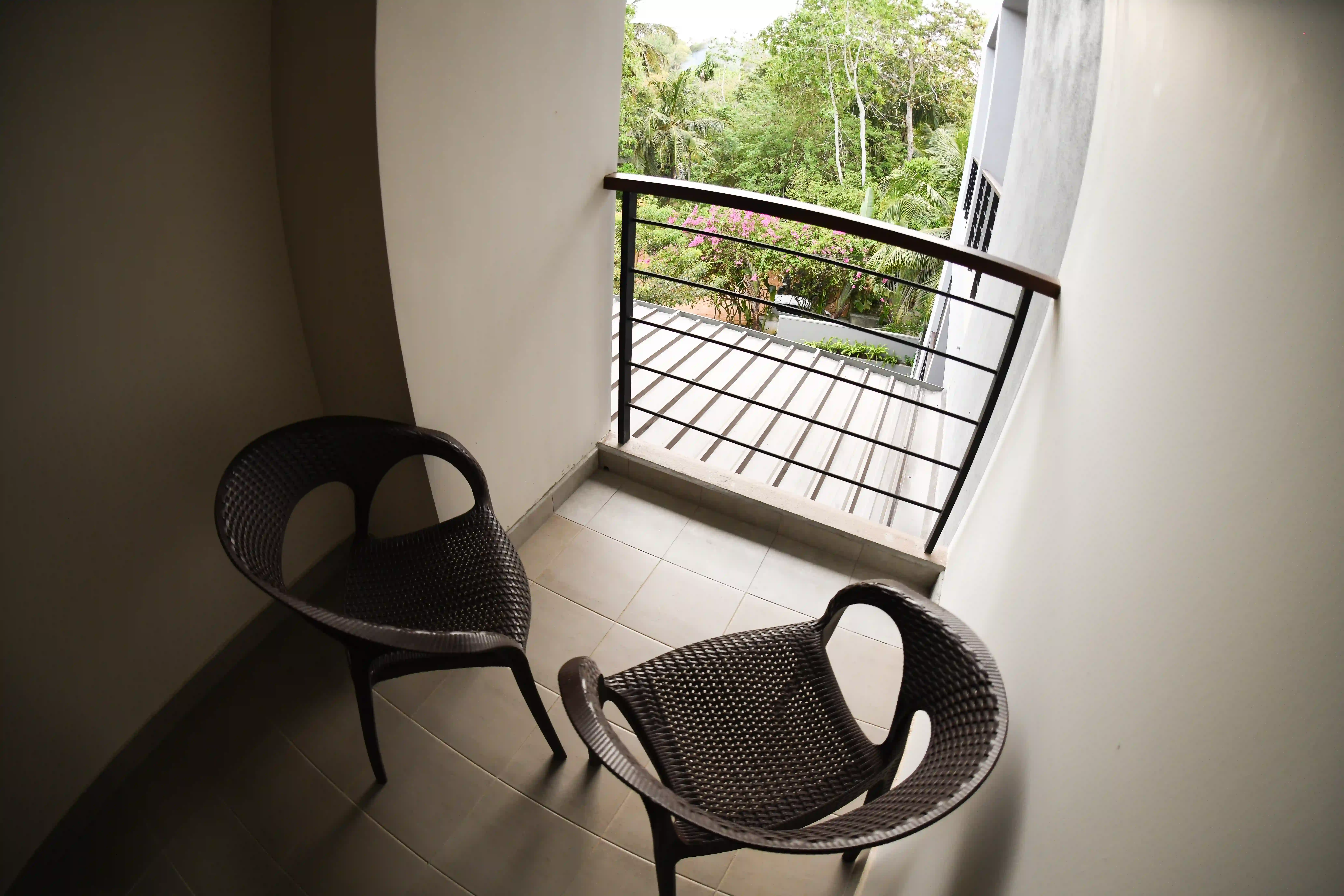 Superior Triple Room at Hiriketiya Beach Resort with modern amenities in Hiriketiya